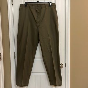 Mens Lee pants flat front khaki Greenish color 40x32